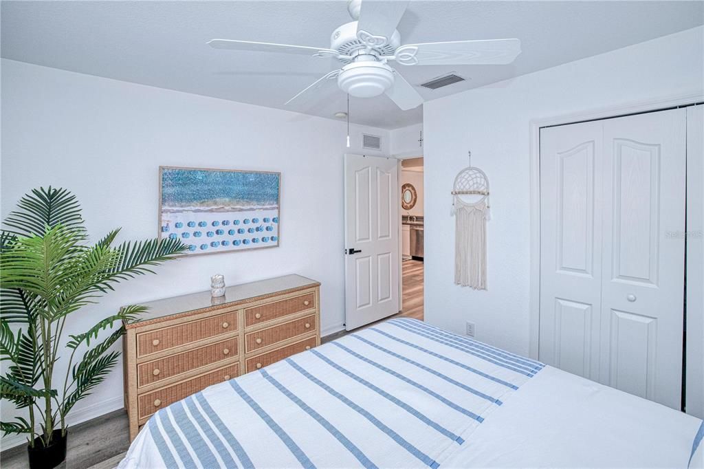 For Sale: $225,000 (2 beds, 2 baths, 1291 Square Feet)