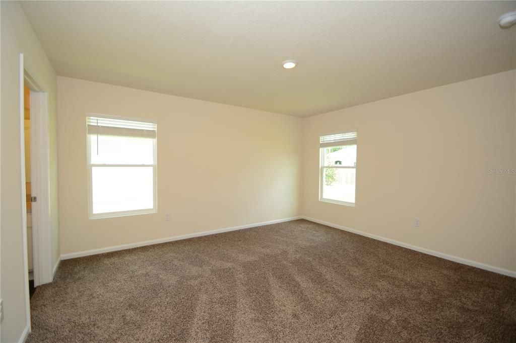 В аренду: $2,150 (3 спален, 2 ванн, 1699 Квадратных фут)