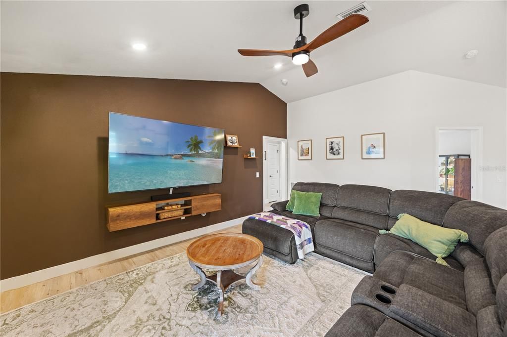 En Venta: $350,000 (4 camas, 2 baños, 1788 Pies cuadrados)