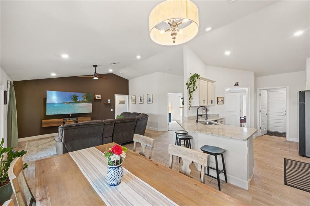 En Venta: $350,000 (4 camas, 2 baños, 1788 Pies cuadrados)