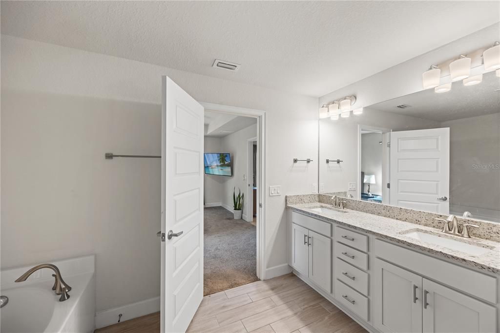 En Venta: $350,000 (4 camas, 2 baños, 1788 Pies cuadrados)