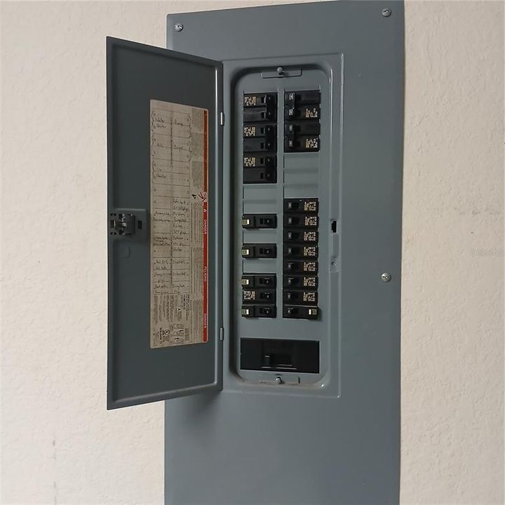 For Sale: $269,000 (3 beds, 2 baths, 1426 Square Feet)