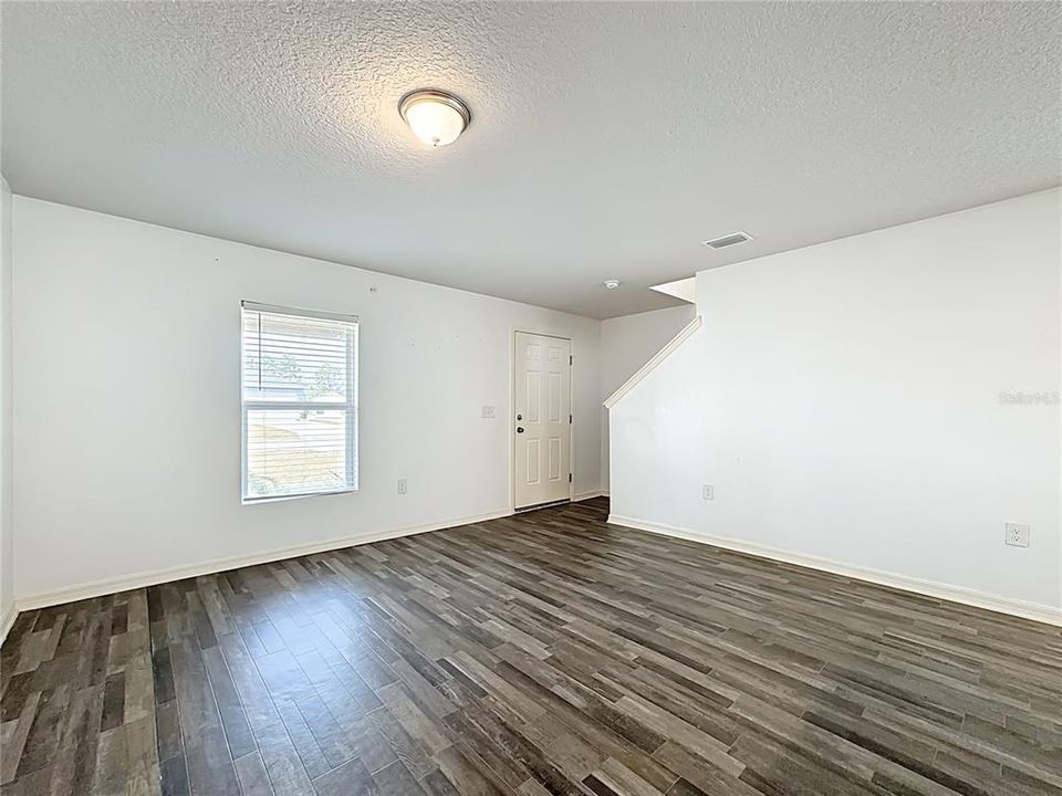 For Sale: $330,000 (4 beds, 3 baths, 2000 Square Feet)