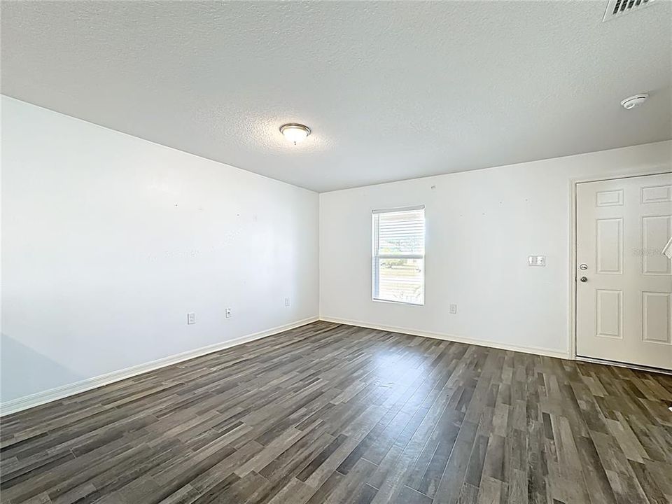 For Sale: $330,000 (4 beds, 3 baths, 2000 Square Feet)