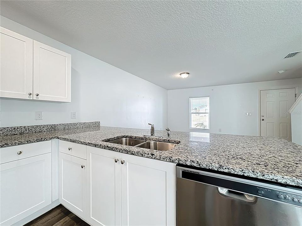 For Sale: $330,000 (4 beds, 3 baths, 2000 Square Feet)