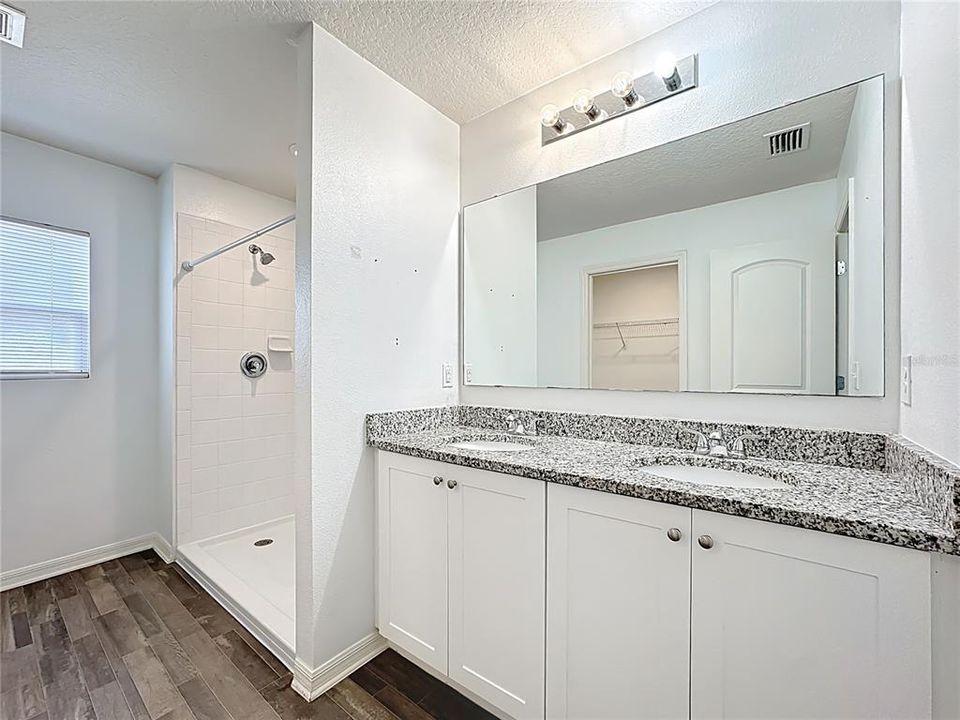 For Sale: $330,000 (4 beds, 3 baths, 2000 Square Feet)