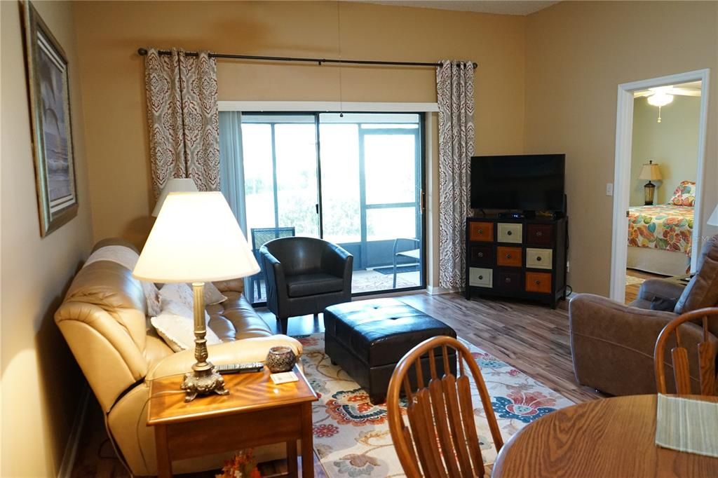 For Sale: $159,900 (2 beds, 2 baths, 1073 Square Feet)