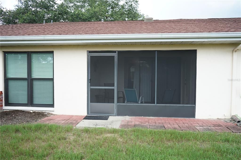 For Sale: $159,900 (2 beds, 2 baths, 1073 Square Feet)