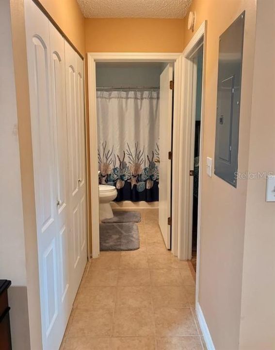 For Sale: $159,900 (2 beds, 2 baths, 1073 Square Feet)