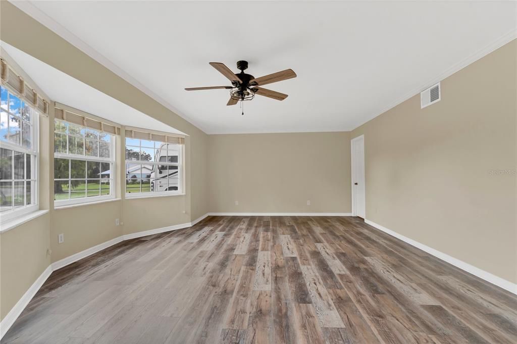 For Sale: $499,900 (5 beds, 3 baths, 3333 Square Feet)