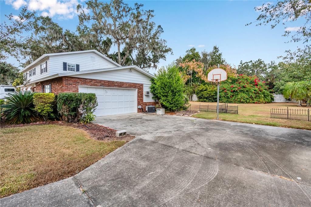 For Sale: $499,900 (5 beds, 3 baths, 3333 Square Feet)