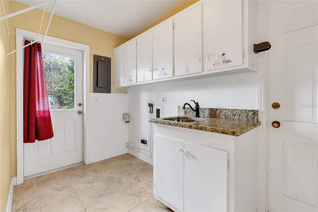 For Sale: $499,900 (5 beds, 3 baths, 3333 Square Feet)