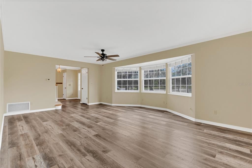 For Sale: $499,900 (5 beds, 3 baths, 3333 Square Feet)