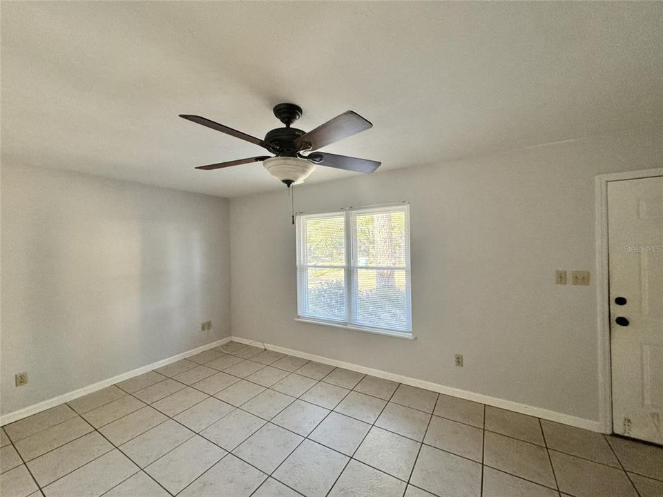 For Sale: $179,000 (2 beds, 1 baths, 816 Square Feet)