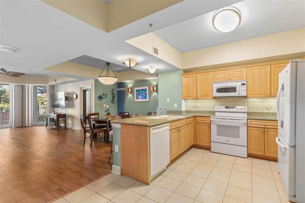 На продажу: $599,000 (3 спален, 3 ванн, 1676 Квадратных фут)