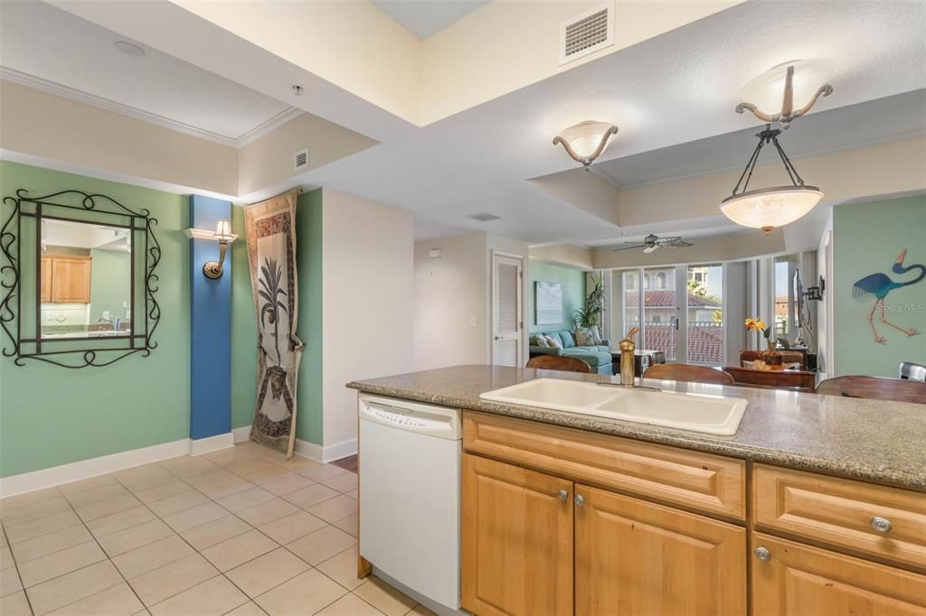 На продажу: $599,000 (3 спален, 3 ванн, 1676 Квадратных фут)