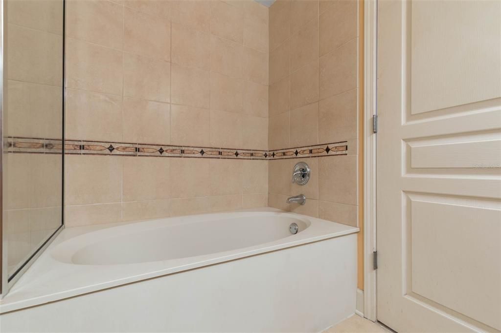 На продажу: $599,000 (3 спален, 3 ванн, 1676 Квадратных фут)