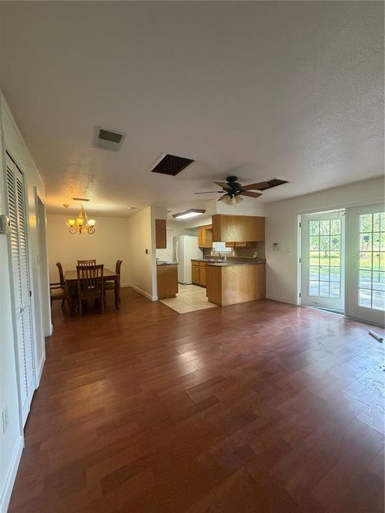 For Rent: $2,700 (4 beds, 2 baths, 1940 Square Feet)