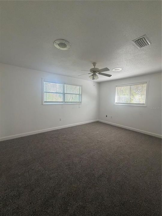 For Rent: $2,700 (4 beds, 2 baths, 1940 Square Feet)