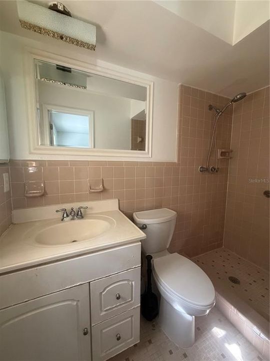 For Rent: $2,700 (4 beds, 2 baths, 1940 Square Feet)