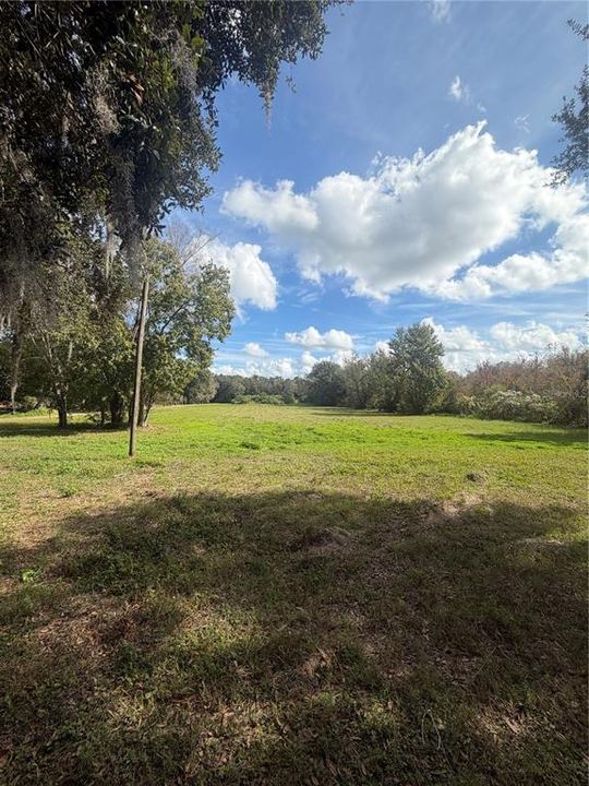 For Rent: $2,700 (4 beds, 2 baths, 1940 Square Feet)