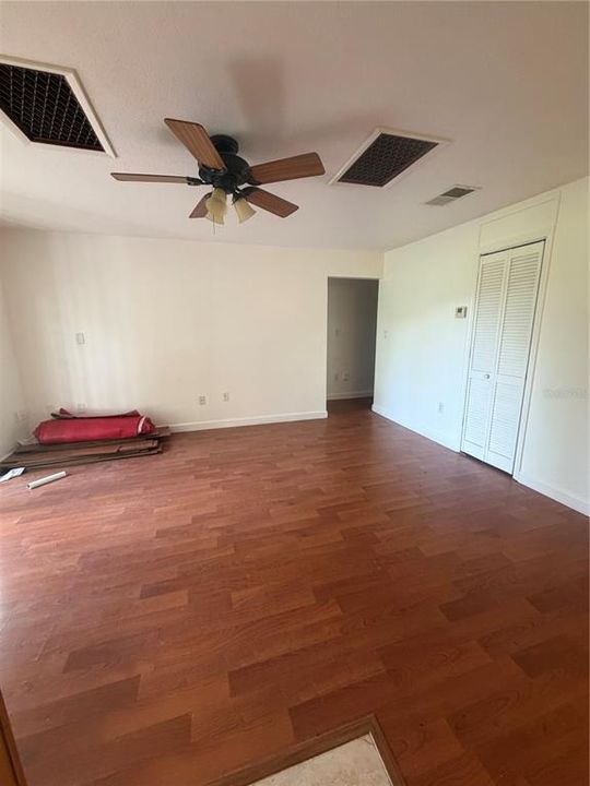 For Rent: $2,700 (4 beds, 2 baths, 1940 Square Feet)