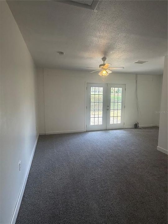 For Rent: $2,700 (4 beds, 2 baths, 1940 Square Feet)