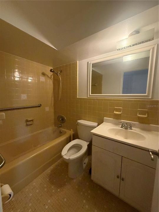 For Rent: $2,700 (4 beds, 2 baths, 1940 Square Feet)