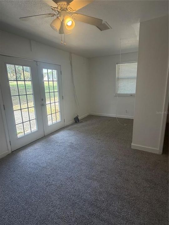 For Rent: $2,700 (4 beds, 2 baths, 1940 Square Feet)