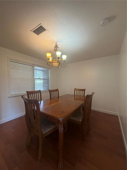 For Rent: $2,700 (4 beds, 2 baths, 1940 Square Feet)