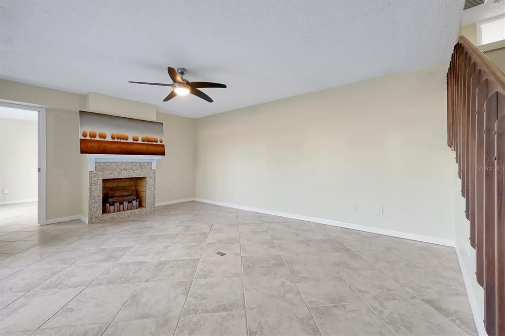 For Sale: $365,900 (3 beds, 2 baths, 1736 Square Feet)