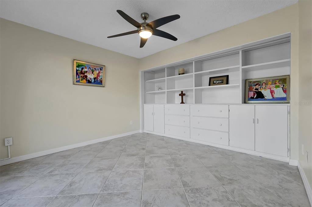 For Sale: $365,900 (3 beds, 2 baths, 1736 Square Feet)