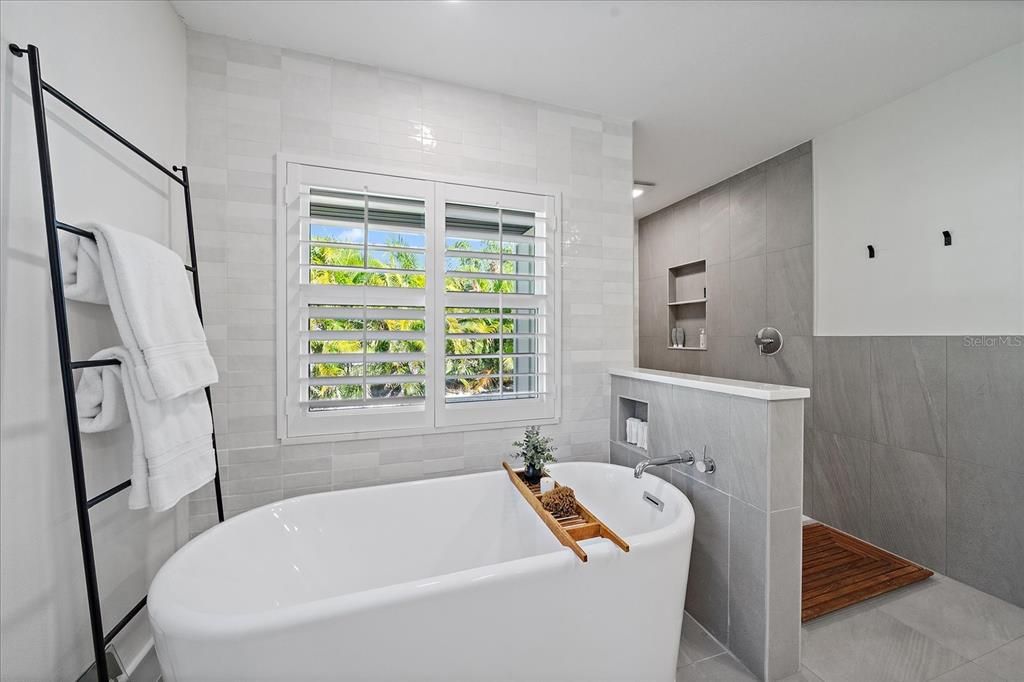 For Sale: $849,900 (3 beds, 2 baths, 2597 Square Feet)