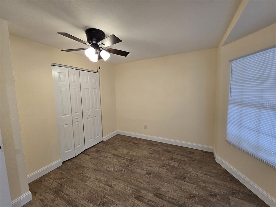 На продажу: $350,000 (4 спален, 2 ванн, 1760 Квадратных фут)