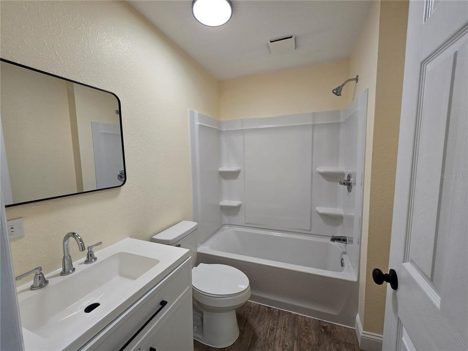 На продажу: $350,000 (4 спален, 2 ванн, 1760 Квадратных фут)