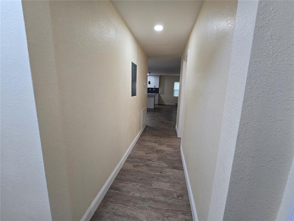 На продажу: $350,000 (4 спален, 2 ванн, 1760 Квадратных фут)