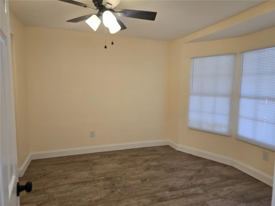 На продажу: $350,000 (4 спален, 2 ванн, 1760 Квадратных фут)