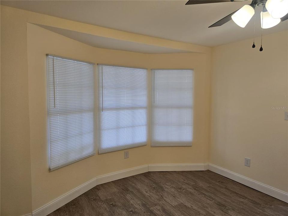 На продажу: $350,000 (4 спален, 2 ванн, 1760 Квадратных фут)