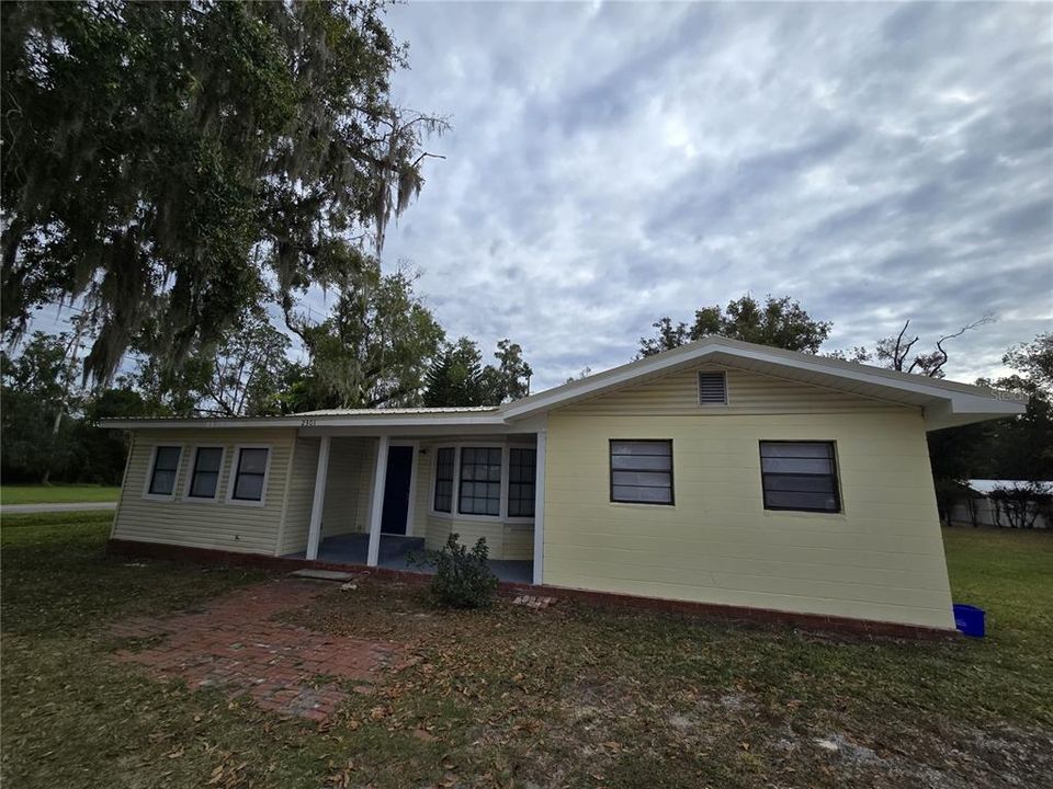 На продажу: $350,000 (4 спален, 2 ванн, 1760 Квадратных фут)