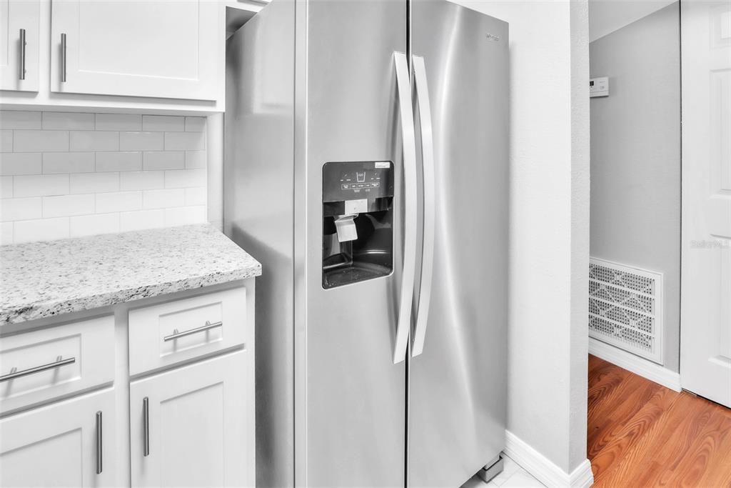 For Rent: $1,650 (2 beds, 2 baths, 964 Square Feet)