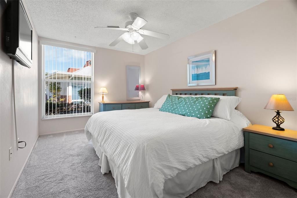 For Sale: $134,999 (2 beds, 1 baths, 825 Square Feet)