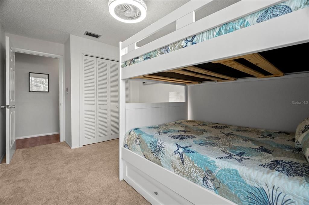 For Sale: $134,999 (2 beds, 1 baths, 825 Square Feet)