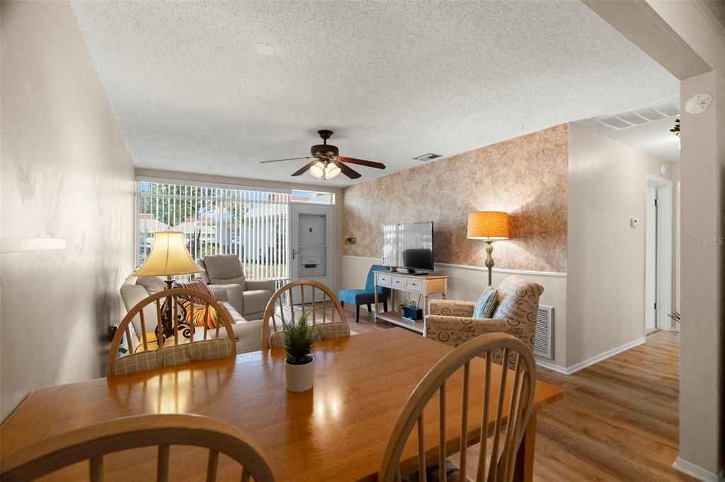 For Sale: $134,999 (2 beds, 1 baths, 825 Square Feet)