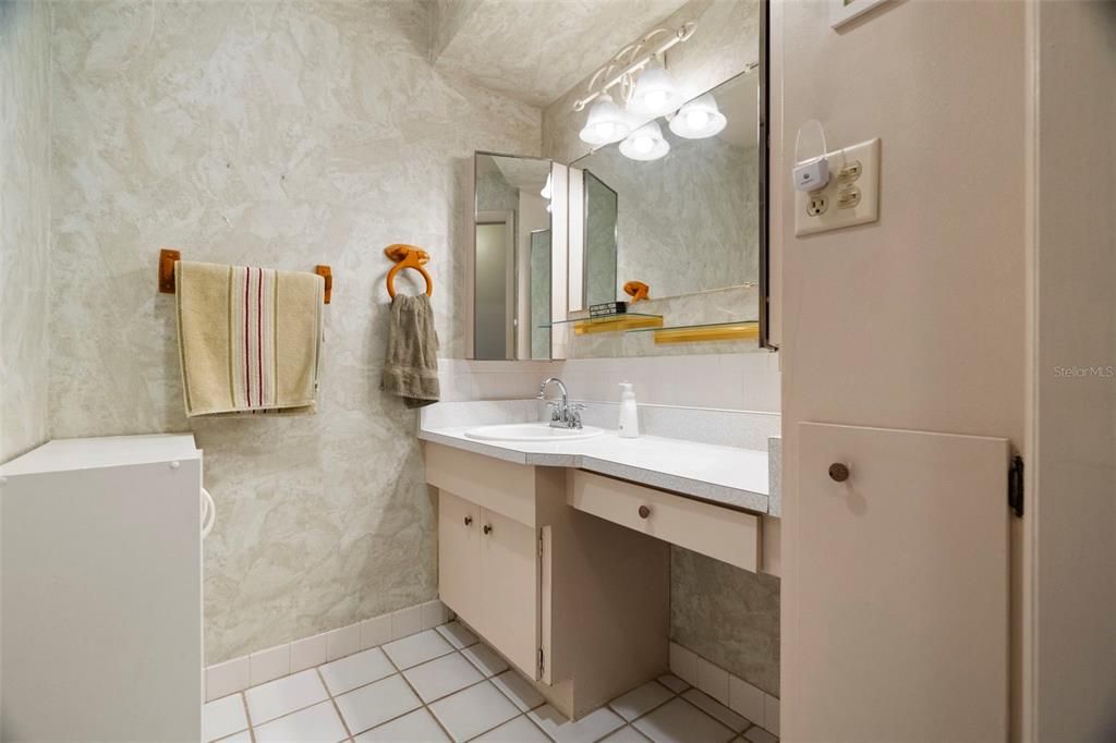 For Sale: $134,999 (2 beds, 1 baths, 825 Square Feet)