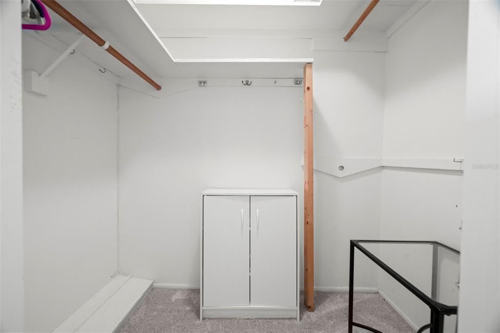 For Sale: $134,999 (2 beds, 1 baths, 825 Square Feet)