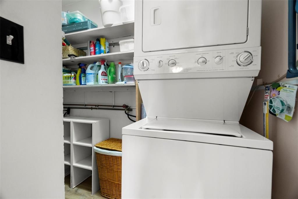 For Sale: $134,999 (2 beds, 1 baths, 825 Square Feet)