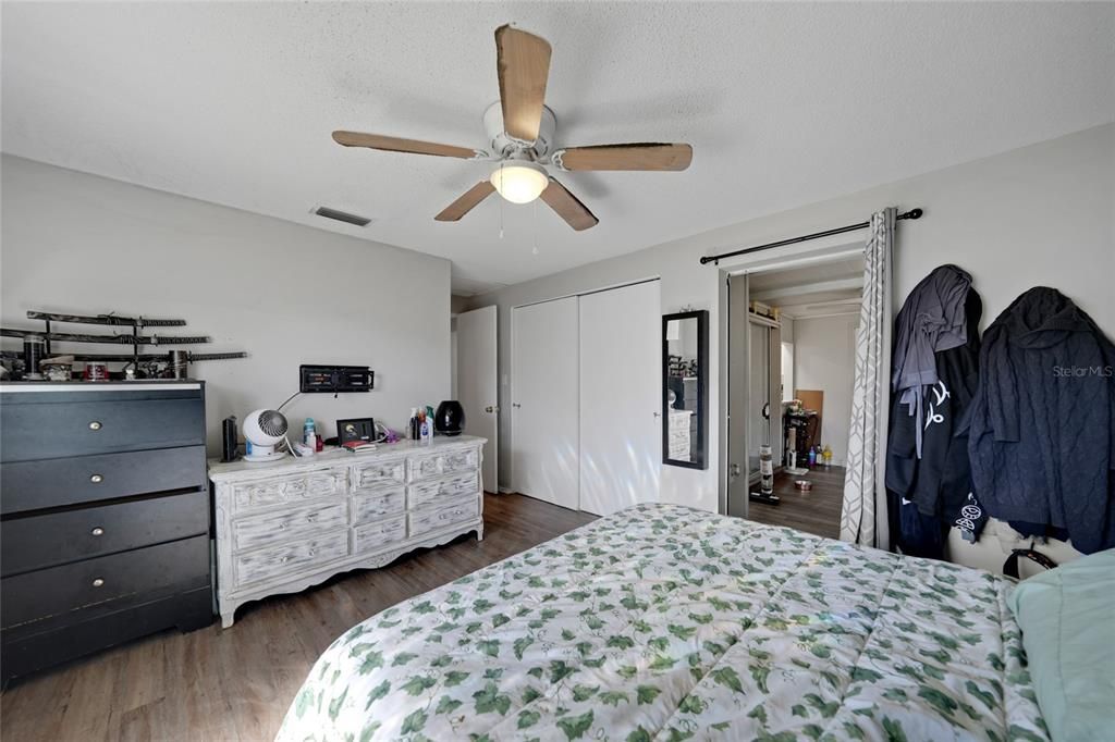 For Sale: $217,500 (2 beds, 2 baths, 1165 Square Feet)