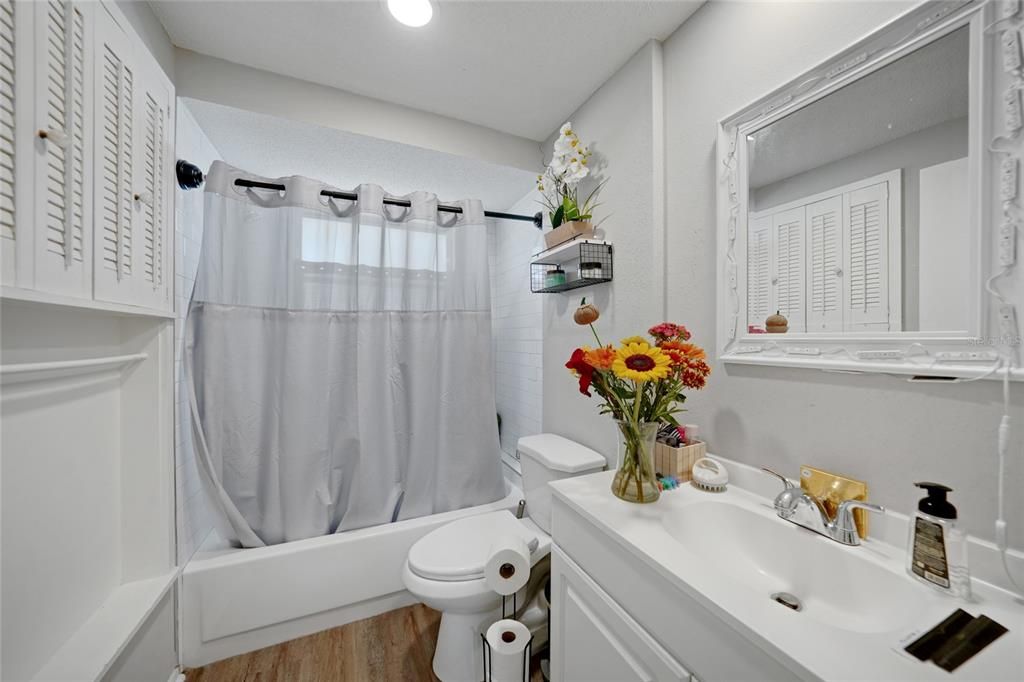 For Sale: $217,500 (2 beds, 2 baths, 1165 Square Feet)