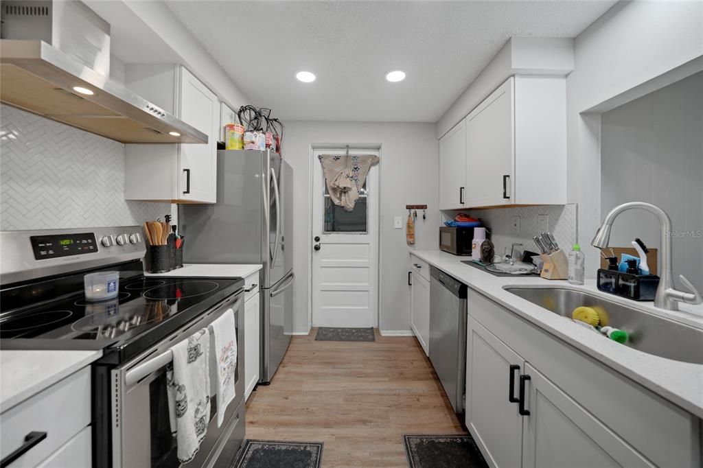 For Sale: $217,500 (2 beds, 2 baths, 1165 Square Feet)