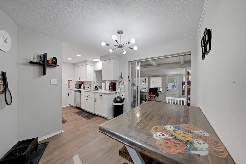 For Sale: $217,500 (2 beds, 2 baths, 1165 Square Feet)